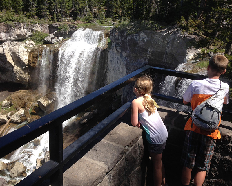 Blogger Tawna's kids at the Paulina Falls Overlook. 