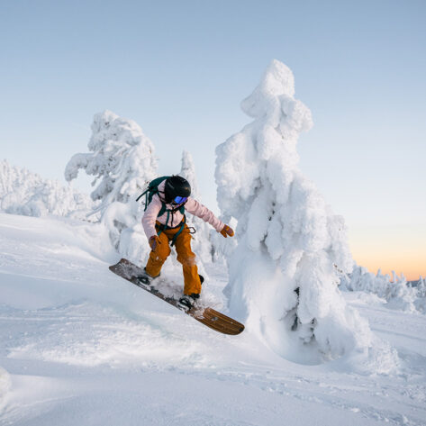 Backcountry snowboarding in Bend, OR