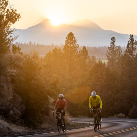 Mountain views with road cyclists in Bend, Oregon