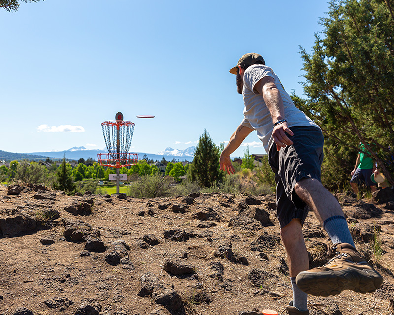Disc golf at pine nursery park in Bend, OR