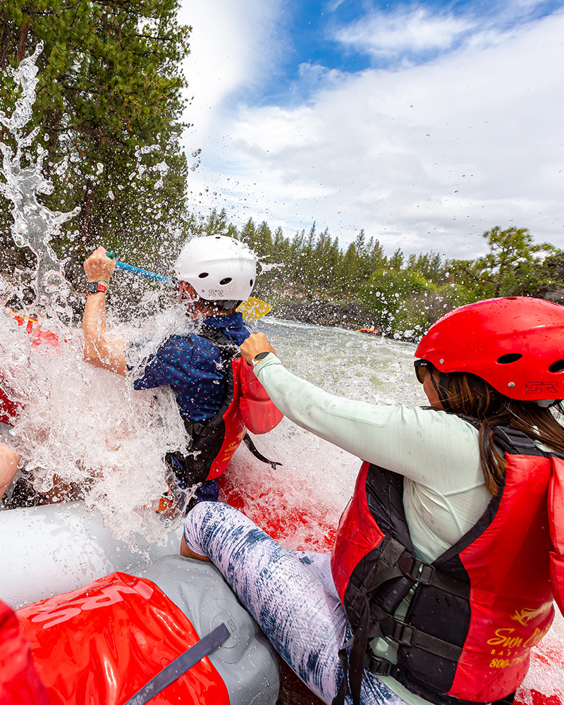Group tour rafting Big Eddy in Bend, OR
