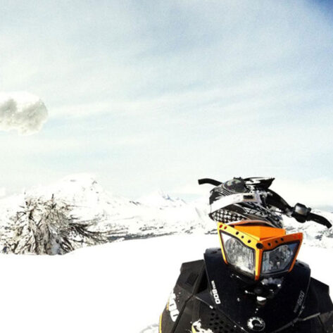 Snowmobile tours with Central Oregon Adventures